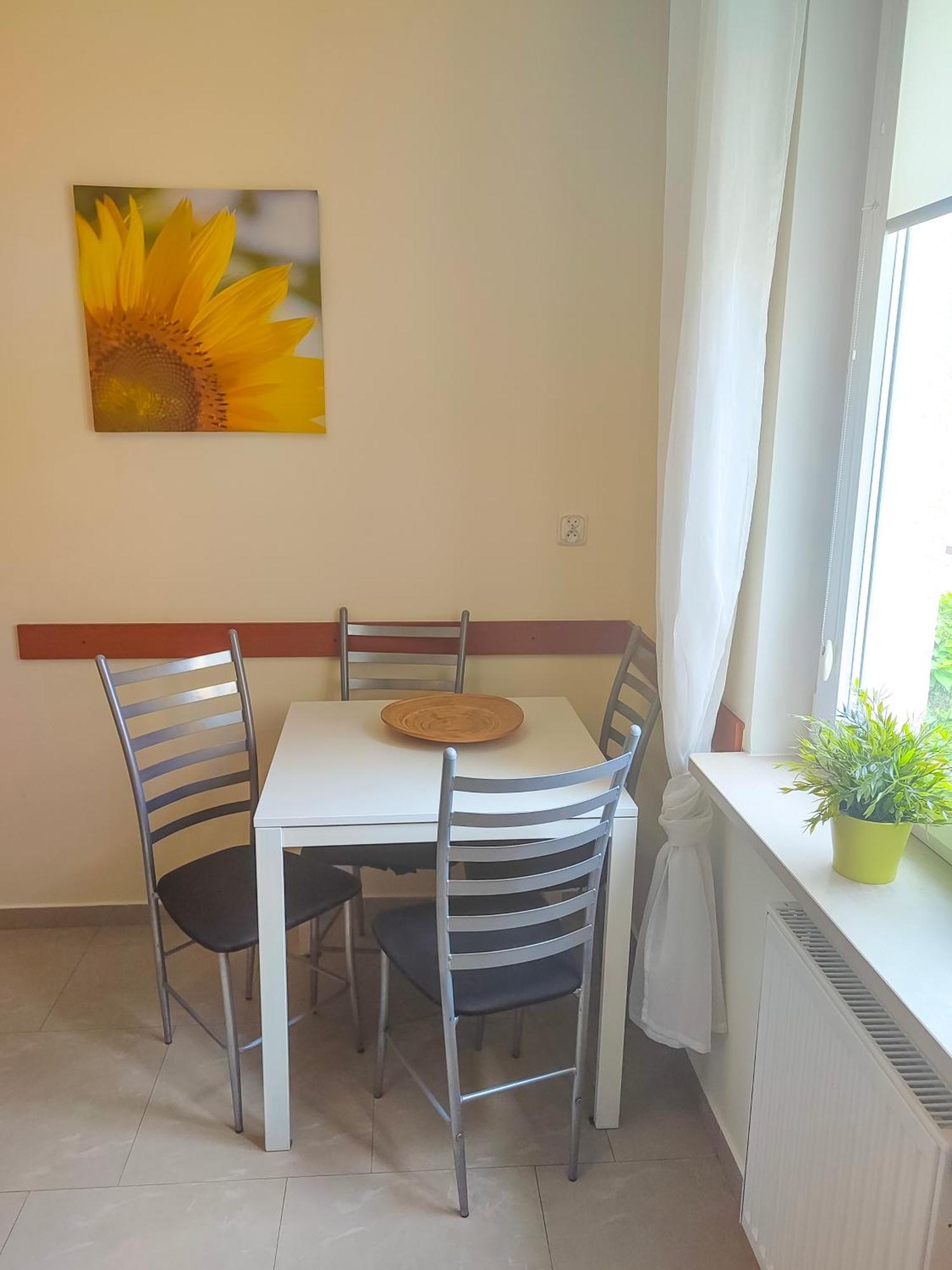 Prywatny Parking Apartament Zacisze By Rentoom Thorn Exterior foto